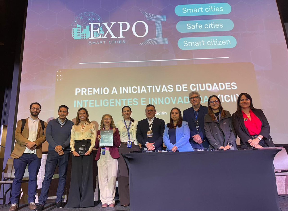SecGeneralBog's tweet image. ¡Bogotá es referente en innovación! 🏆 La estrategia #BogotáCapitalDigital ganó el #PremioICII2026 en la categoría de Sector Público para Ciudades Sostenibles. 🚀
Bogotá destaca entre 116 proyectos de 49 ciudades por nuestro impacto social. #SmartCity 🧵