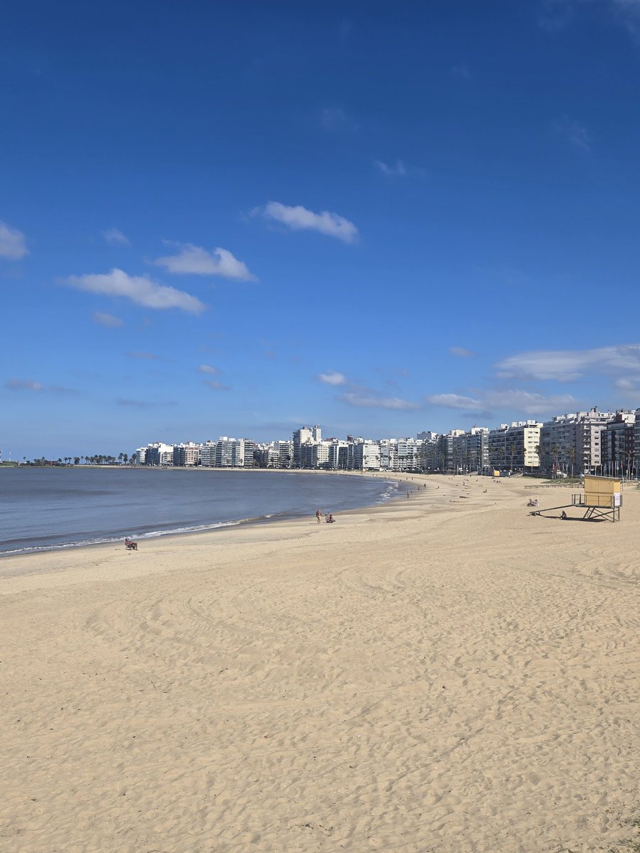 No sé si tengo seguidores en Uruguay, pero igual Felicitaciones. Que hermoso país tienen.