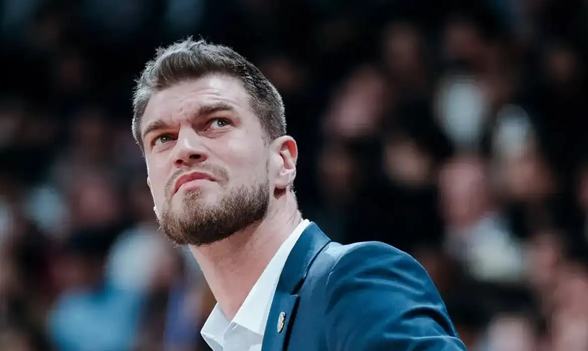 bandsports's tweet photo. 🏀🇧🇷 Tiago Splitter se torna o primeiro técnico brasileiro a chegar aos playoffs da NBA

Saiba mais ➡️ https://t.co/NRqoW0lyMo

#TiagoSplitter #NBA #Basquete #PortlandTrailBlazers #Bandsports https://t.co/IYgkcNu4pb