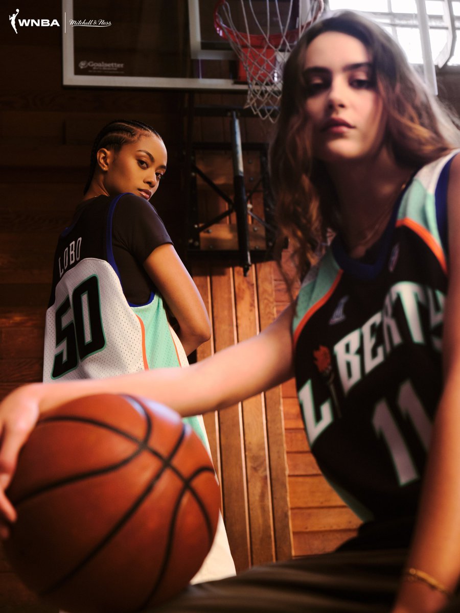 mitchell_ness's tweet photo. The Heart of New York.

The dawn of a new age at the Garden. In her rookie season, Rebecca Lobo arrived as the ultimate anchor, serving as an undeniable force in the paint. She led the Liberty straight to the inaugural Finals, becoming the immediate face of a basketball revolution.

Two years later, that foundation turned into pure magic.

September 4, 1999. Game 2 of the Finals. The clock expiring. Teresa Weatherspoon catches, turns, and launches a prayer from beyond half-court.

"The Shot" remains a masterpiece of absolute fearlessness, a moment where time simply stopped.

Relive the early legacy of the @nyliberty at https://t.co/DaXAC7ADFQ.