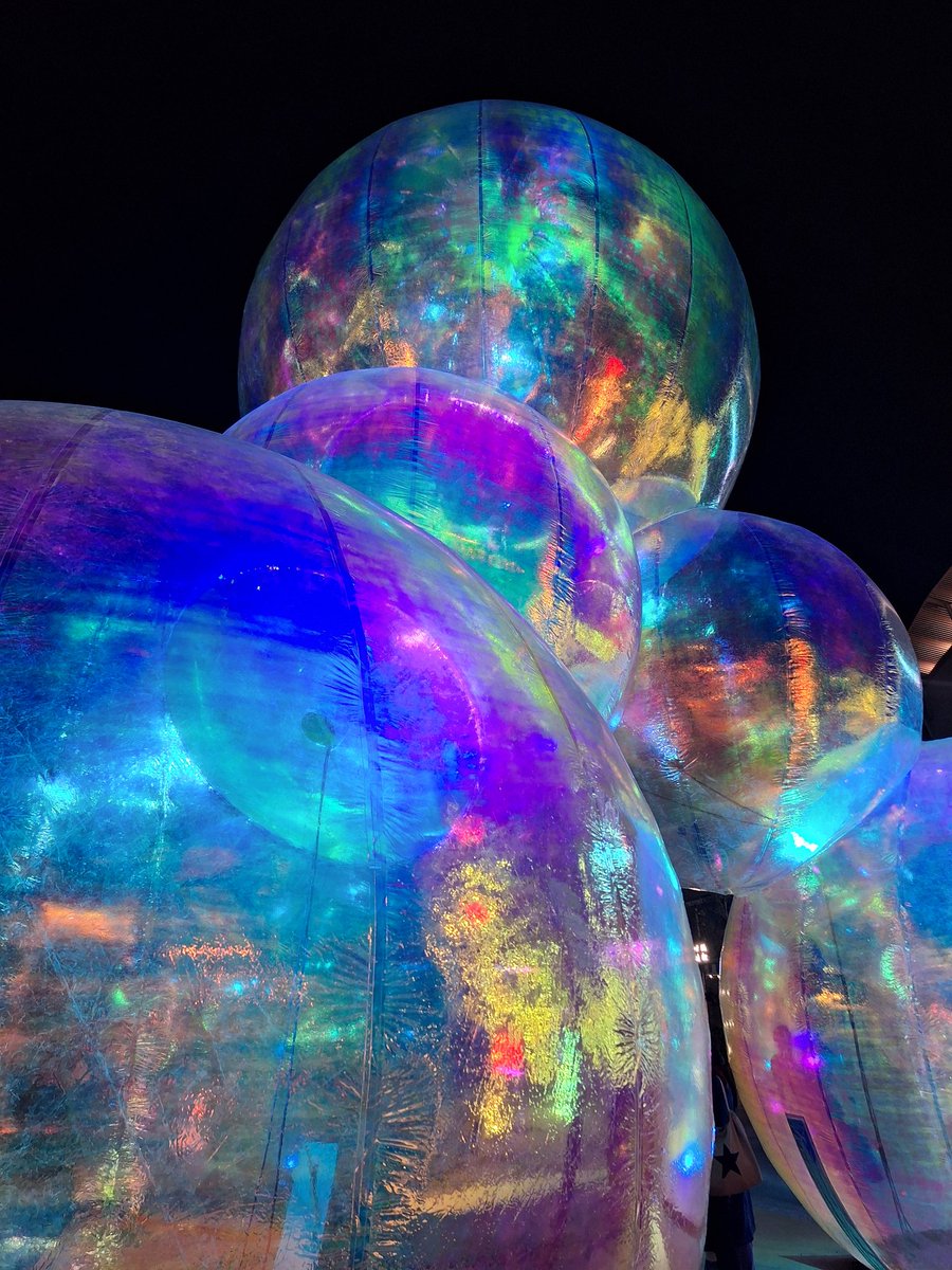 januar_ep0104's tweet image. Spent the evening at KOBE BUBBLUMI 🌊✨
Bubble art by the sea during the day, and colorful illuminations at night—completely different vibes in one place.
@Kobe_PRA
#Kobe #神戸 #Waterfront #イルミネーション #JapanTravel