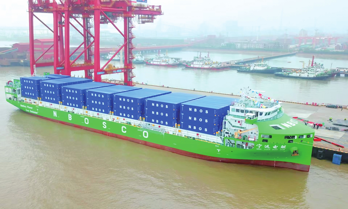 globaltimesnews's tweet image. The world’s largest and China’s first 10,000-ton pure #electric intelligent container #vessel, the Ningyuan Diankun, set sail on Wednesday from the Ningbo-Zhoushan Port bound for the Zhapu Port Area in Jiaxing, marking the official start of its commercial operations, and ushering