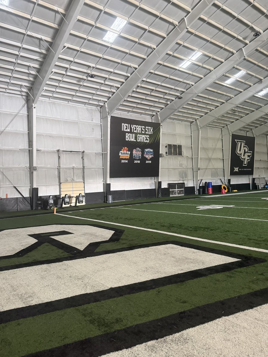 Ben_Bass2324's tweet photo. Thank you for the @UCF_Football staffs great hospitality during my visit had a great time watching practice and talking with @coachdawsonucf @coach_frost @Coach_Martin95 #LLBB @CoachDrafts @CoachRGarth @TheUCReport @Rivals https://t.co/PLF5h4cig7
