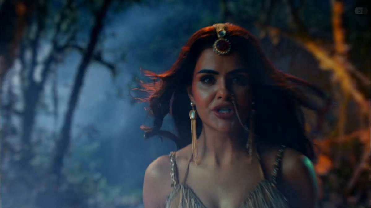 #Ahana ne #Radhika ko kitni bar pitai kiya hai😁 altime bhaag gayi...

Phir bhi nehi sudhra.. jaan deke manegi Kya ??

#Naagin7