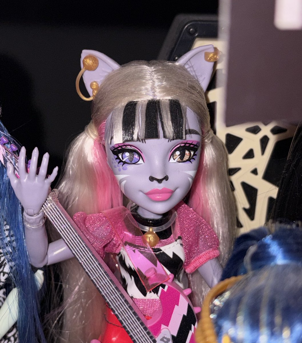 M (stands for miley stewart) tweet media