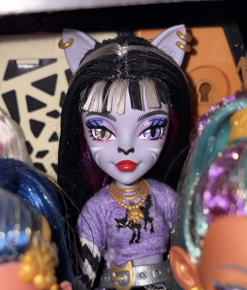 M (stands for miley stewart) tweet media