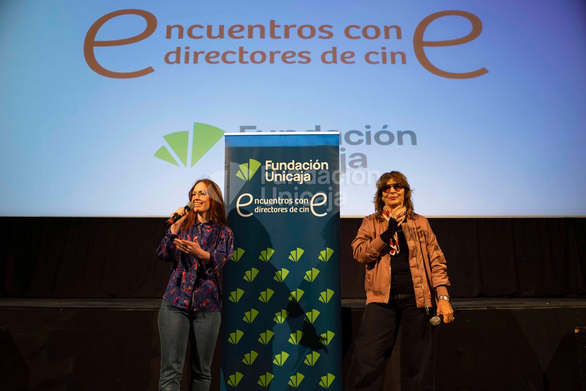 FundUnicaja's tweet photo. 🎬Este lunes celebramos una cita del ciclo 'Encuentros con directores de cine' muy especial. Recibimos a la directora catalana @meriripoll, una de las primeras protagonistas del ciclo en el año 1999, que presentó su última película 'El fantasma de mi mujer'.

📸 @chemaartero https://t.co/7SZS8IfE0t