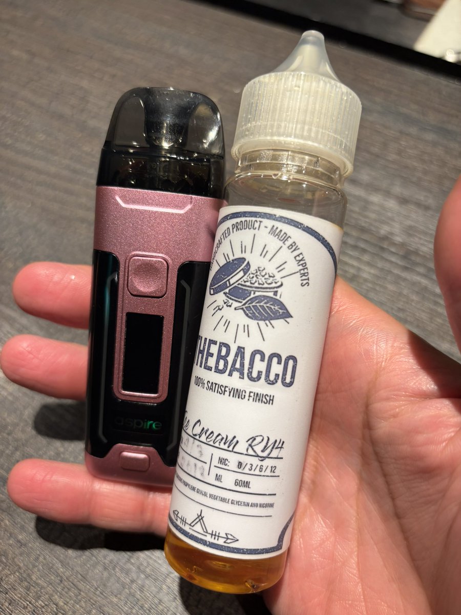 takumi19851229's tweet image. 4/1よりiQOS種の値上げによりVAPE復帰🌸
桜の時期だったからピンク❣️笑
そして数年ぶりのハンチェ🖐️
1,0Ωコイルだと結果モノ足らないw
やっぱ0,5Ωコイルにするか〜(´ω｀)
#VAPE
#ビルドは余裕ができてから