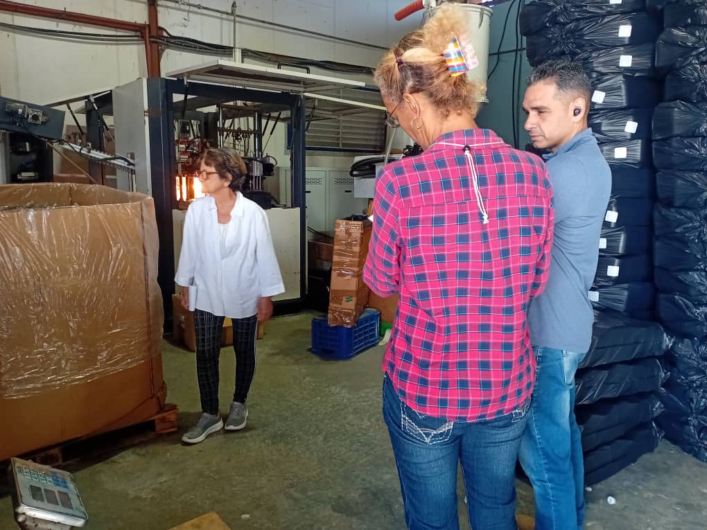 <a href="/ORSA_CitmaCuba/">Oficina de Regulación y Seguridad Ambiental 🇨🇺</a> #VillaClara inspección estatal ambiental sistémica con el Cphe VC en Actores Económicos que hacen uso de productos químicos y plásticos. <a href="/ArmandoRguezB/">Armando</a> <a href="/TonyOrsa1980/">Tony Casanova</a>  <a href="/MariaC_Velasco/">Maria del Carmen Velasco Gómez</a> <a href="/citmacuba/">Ministerio de Ciencia, Tecnología y Medio Ambiente</a>