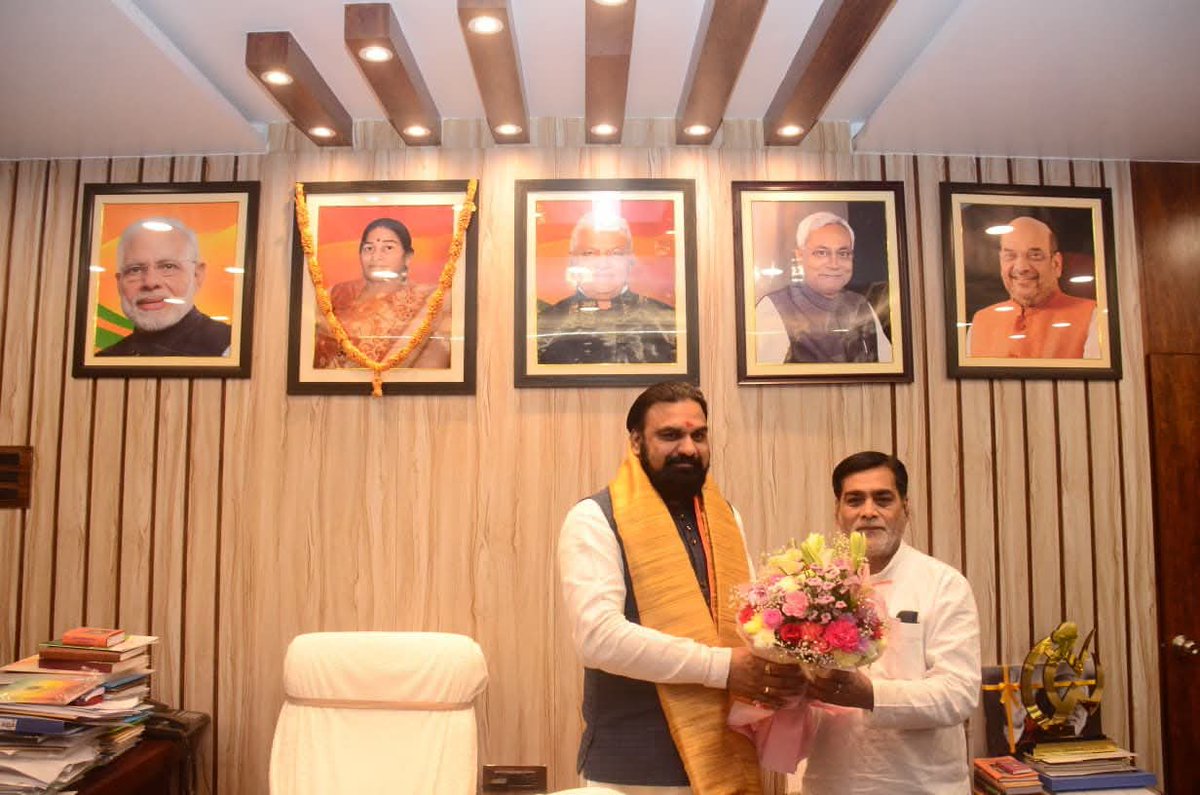 ramkripalmp's tweet image. बिहार के माननीय मुख्यमंत्री श्री सम्राट चौधरी जी से शिष्टाचार भेंट कर उन्हें नए दायित्व की बधाई एवं शुभकामनाएं दी। 

#CMBihar #बधाई #NDA4Bihar
@samrat4bjp