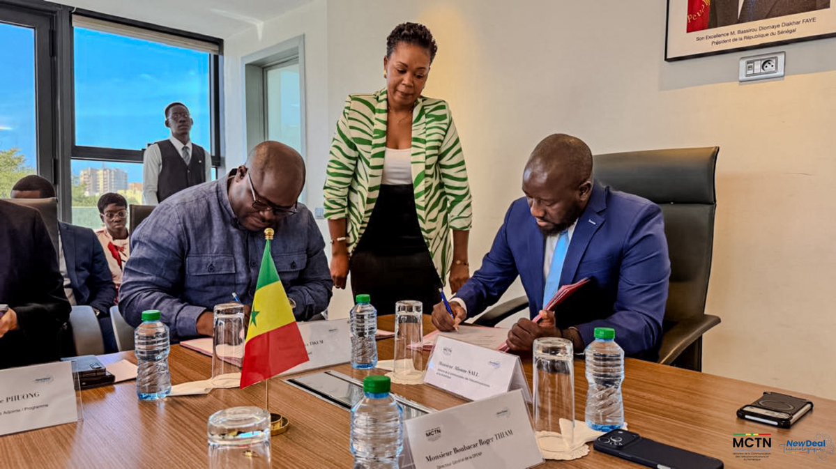 LeNewDeal's tweet image. Signature d’un protocole d’accord entre le MCTN et le Programme des Nations Unies pour le développement (PNUD).

Objectif : renforcer la gouvernance numérique, promouvoir l’inclusion digitale et accélérer l’innovation &amp;amp; l’IA au Sénégal.

#MCTN #PNUD #Senegal #NumeriqueSN