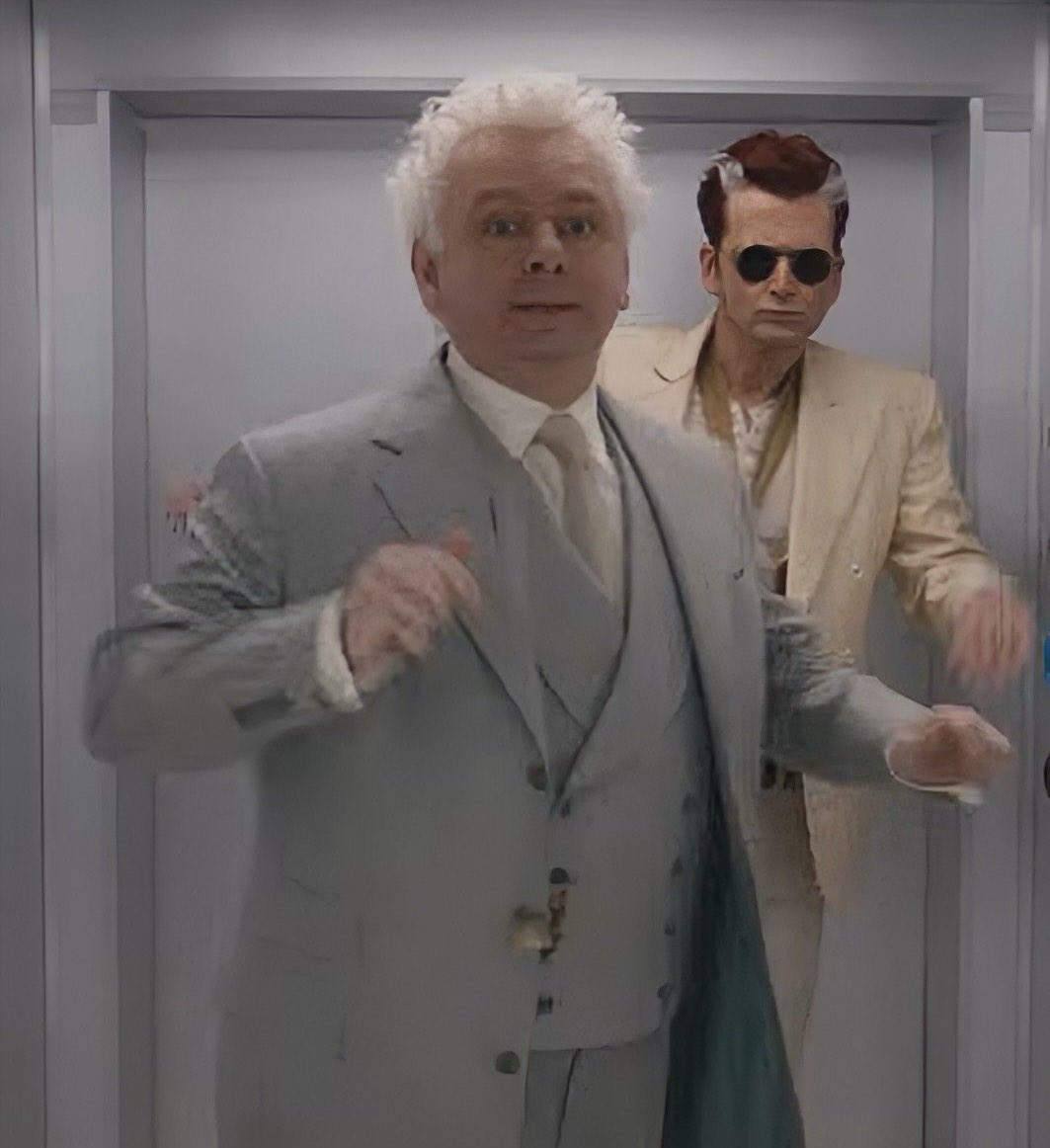 I love how his white streaks look a bit like horns