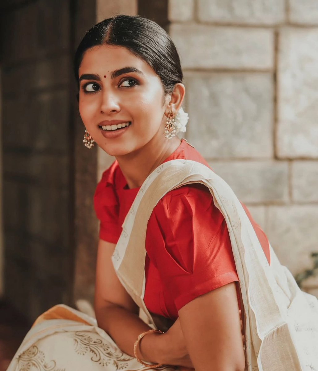 kayaldevaraj's tweet image. April 16th

Actress #SaraswathiMenon Birthday 

#Cinematographer #Director #Actor #RajivMenon 's Daughter 

#HappyBirthdaySaraswathiMenon 
#HBDSaraswathiMenon

@DirRajivMenon