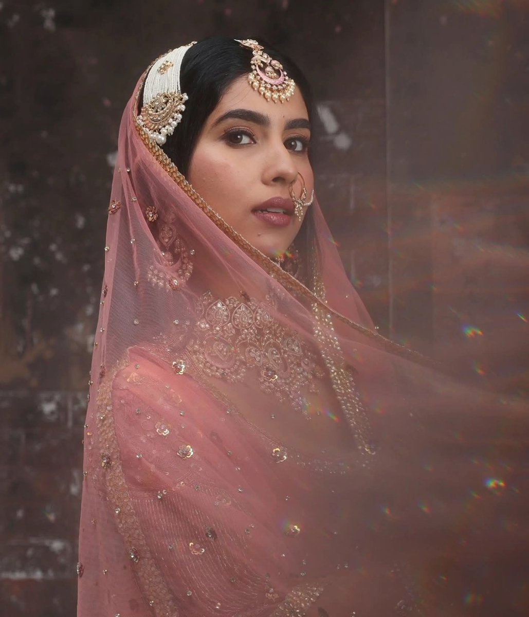 kayaldevaraj's tweet image. April 16th

Actress #SaraswathiMenon Birthday 

#Cinematographer #Director #Actor #RajivMenon 's Daughter 

#HappyBirthdaySaraswathiMenon 
#HBDSaraswathiMenon

@DirRajivMenon