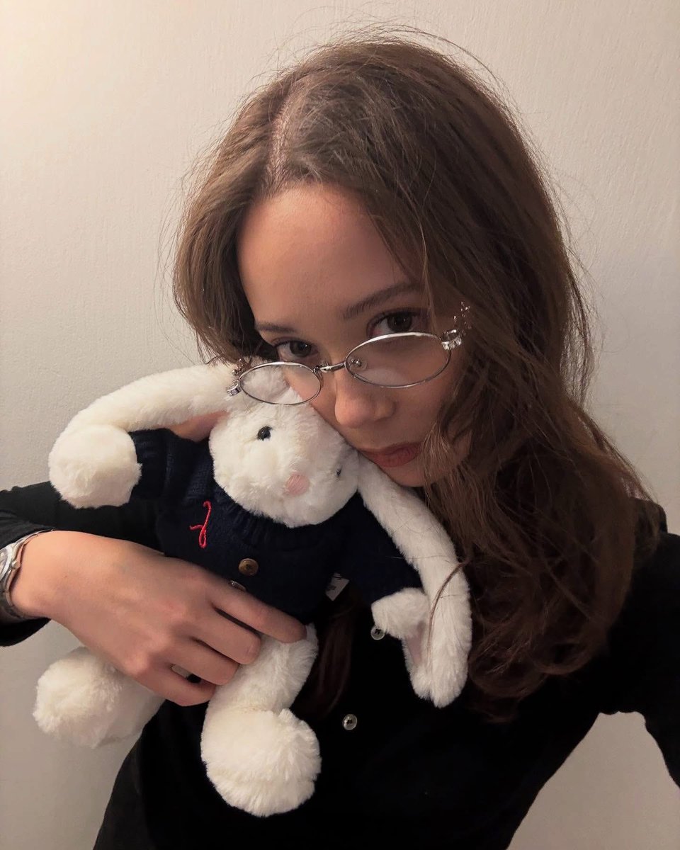 laufeymemez tweet media