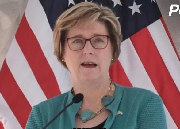 Este miércoles 15 ABR, a primera hora de la mañana, la misma encargada de negocios en Caracas Laura dou anunció que estaba finalizando su misión en Venezuela y que en los próximos días sería reemplazada por el diplomático Barrett.