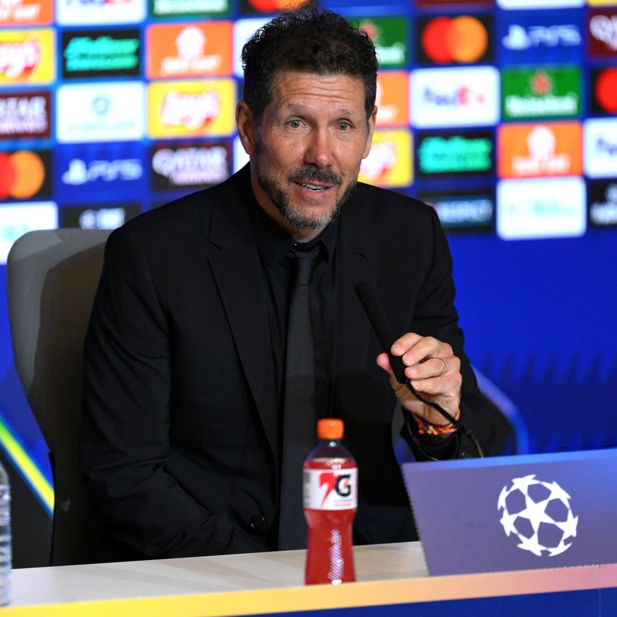 Vibes Foot tweet media