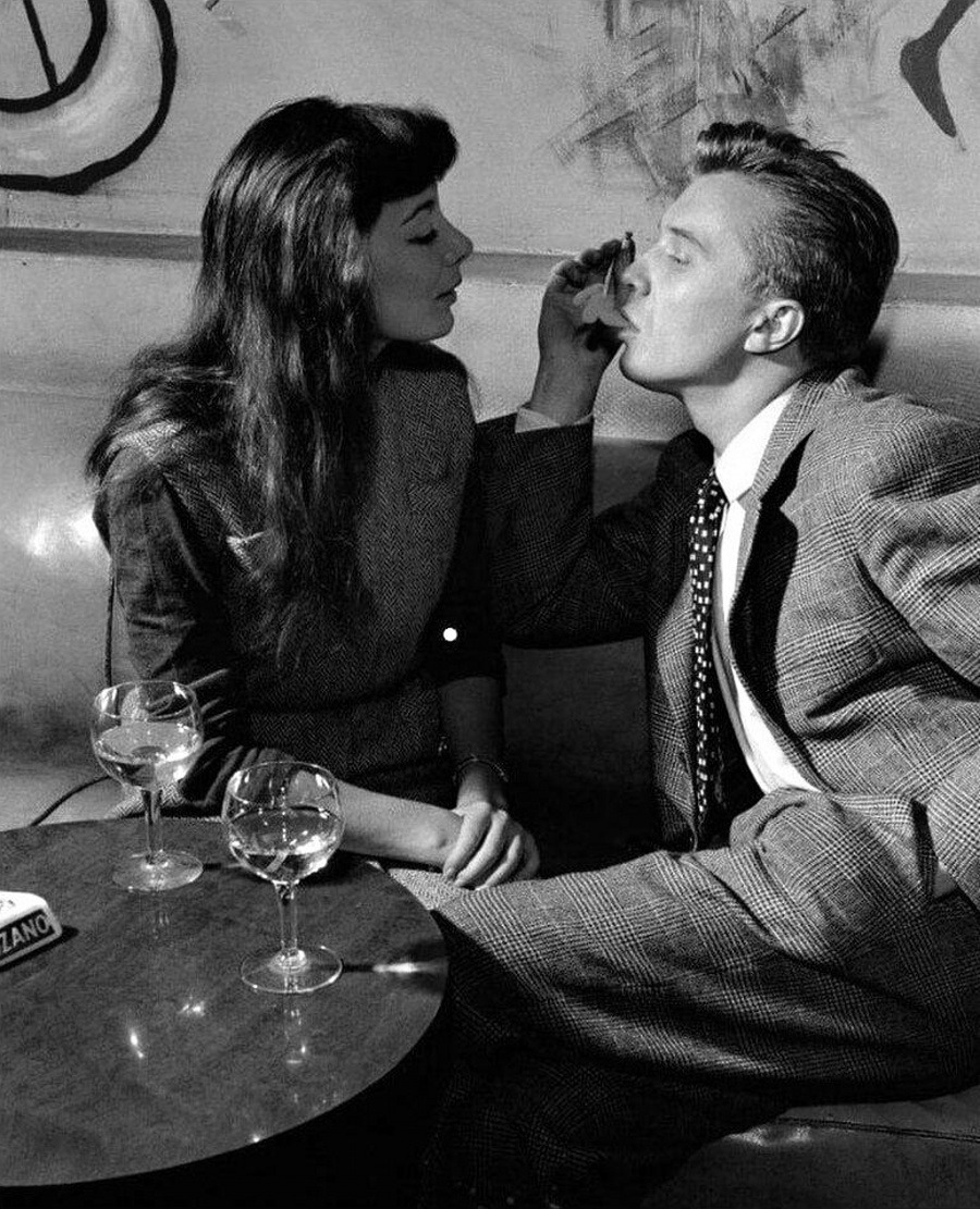 MenschOhneMusil's tweet image. Juliette #Gréco et son mari Philippe Lemaire par Nico Jesse, #Paris, 1954.