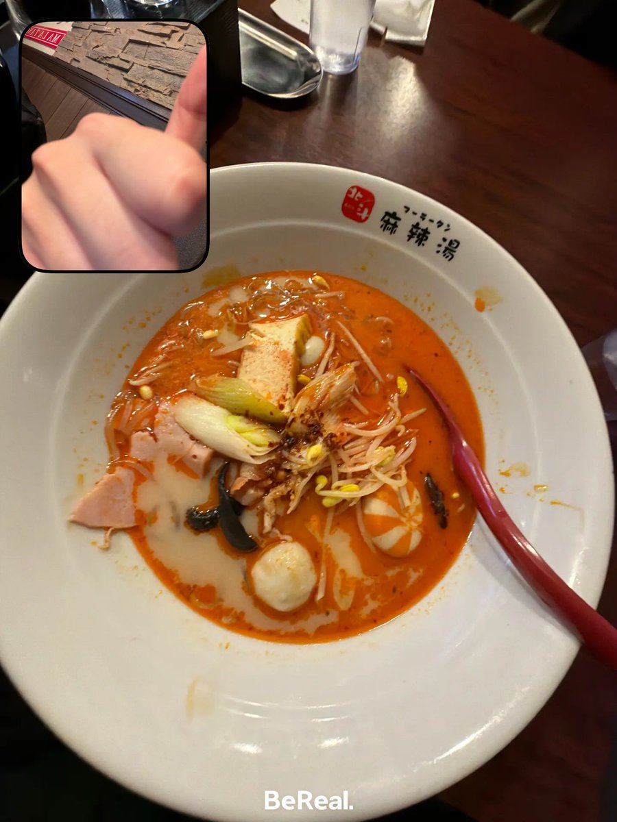 やむやむ tweet media