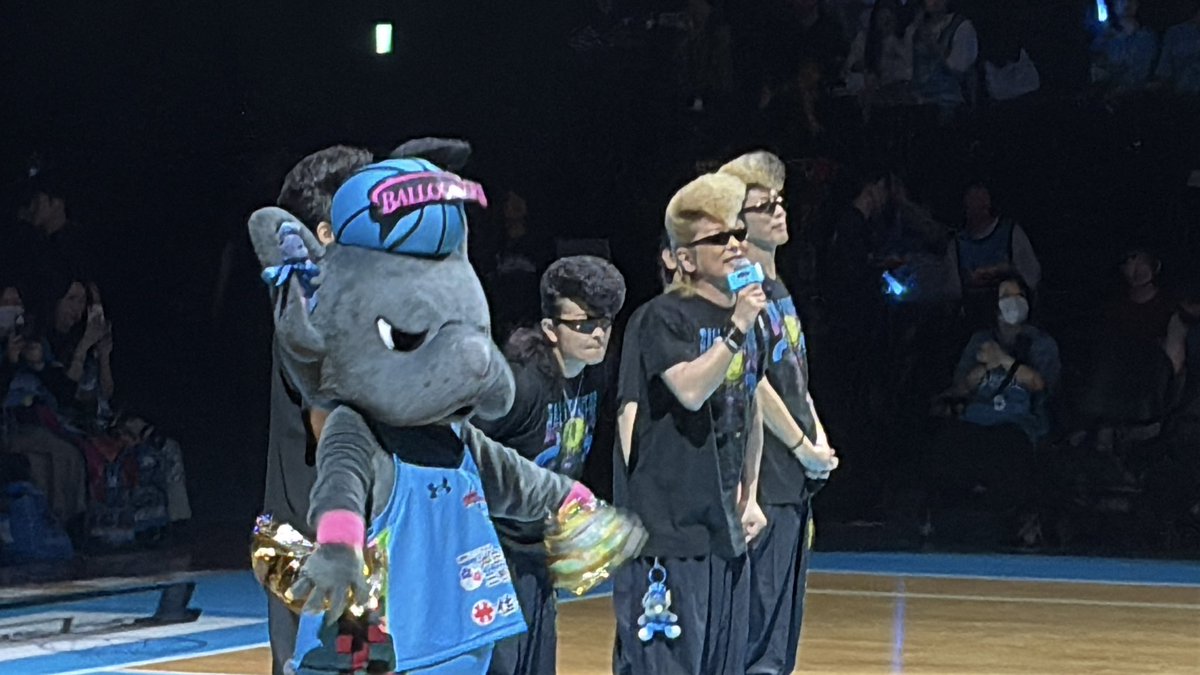 5halking's tweet photo. 翔やんもバルたんも見れて幸せ😍

#氣志團 #バルたん https://t.co/rzPr8WmHox