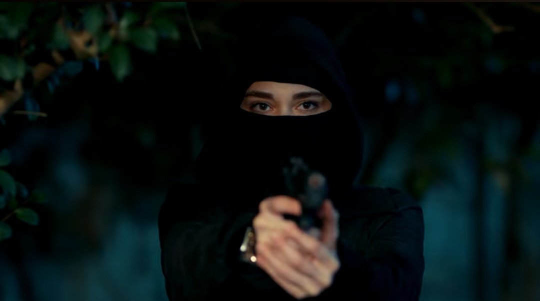 Aslı, é você ?

Vem aí um final trágico? Pelo menos não houve tiroteio no casamento, né 🫠

#Arafta • #MerTeş