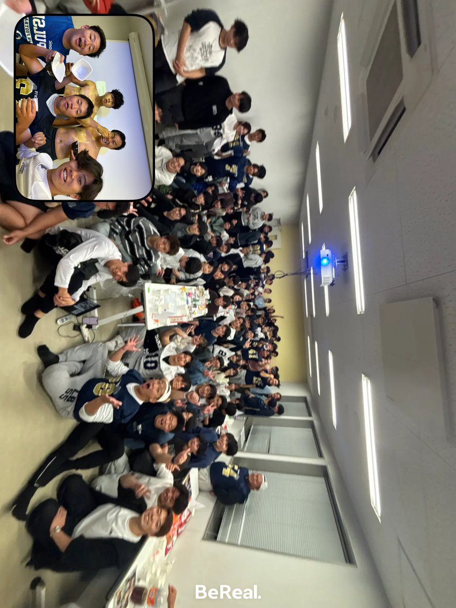 TRIDENTS_OL63's tweet photo. 今日のイベントに来てくれた新入生の皆さんありがとうございました。
急遽雨イベントに変更したにも関わらず、たくさんの新入生が来てくれました。

イベントは今日で終わり。明日からは練習見学が始まります。
イベントでは見られなかった部員の真剣な姿やアメフトの迫力を是非体感しにきてください https://t.co/hcvfHIrVLJ