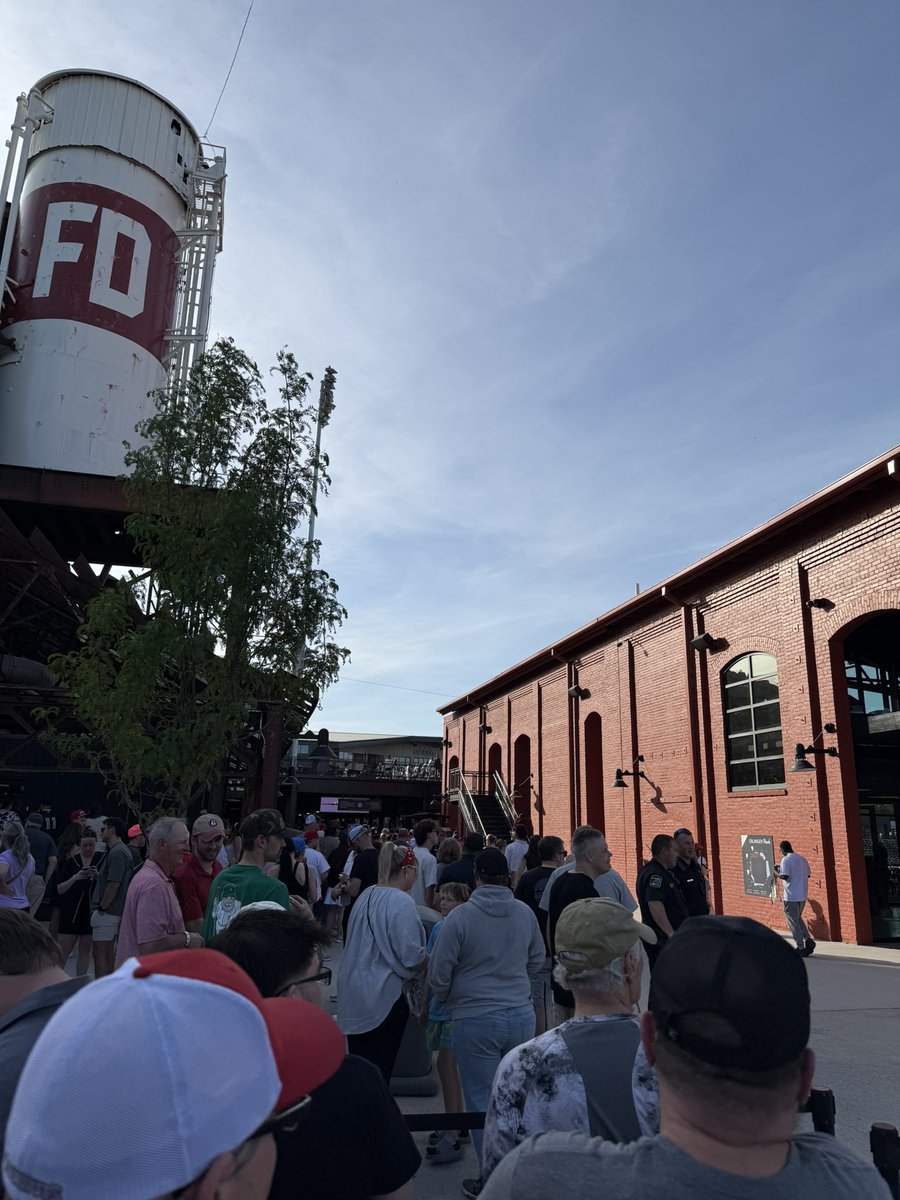 SportTalkDwat's tweet image. Sights of opening night for the @ChattLookouts at Erlanger Park!

#chattanooga #lookouts #erlanger #MiLb