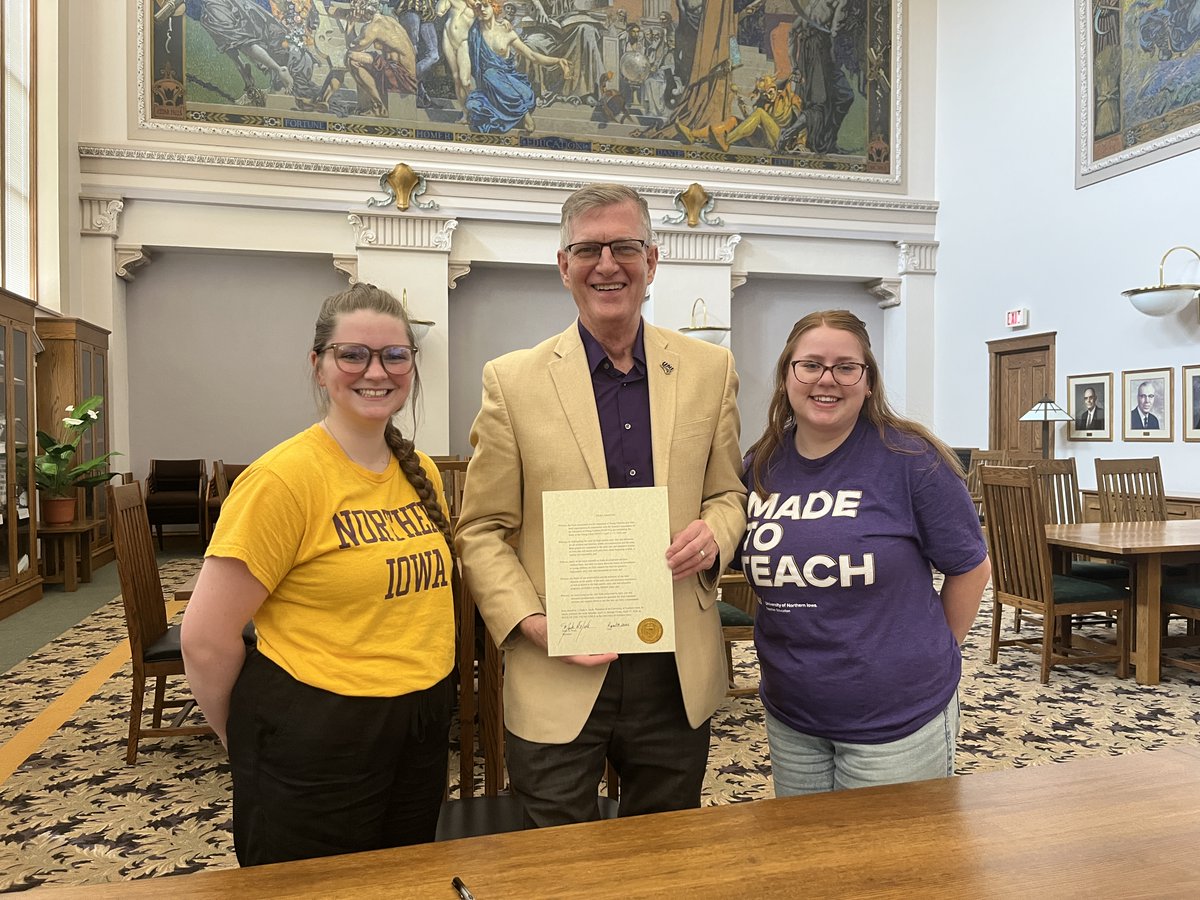 COE_UNI's tweet photo. It's the Week of the Young Child! From a proclamation signed by @northerniowa's President Mark Nook, to a activities including chalk fun, storytime, scavenger hunts and play, the focus is early childhood supported by our early childhood education students! #WOYC26 #UNITeacherEd https://t.co/3tDQ0bu6az
