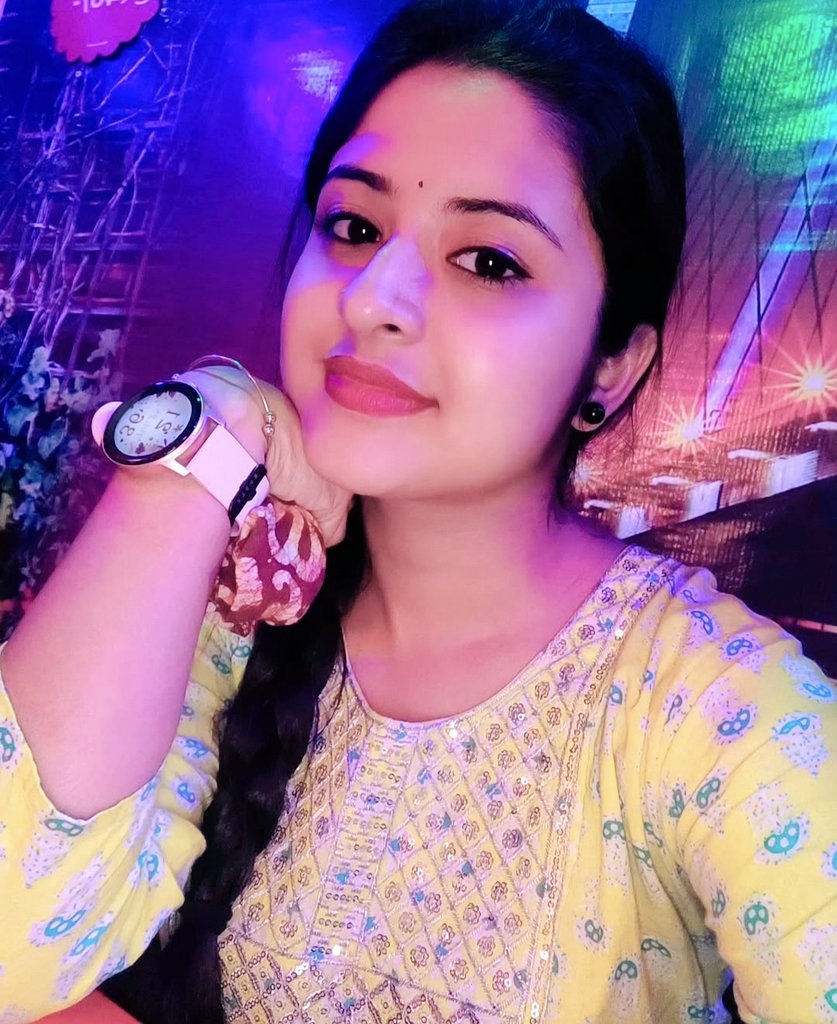 कोई मुझे बताएगा??
शिक्षा को शेरनी का दूध बताने वाले ने देश में 
कितने स्कूल, कॉलेज और यूनिवर्सिटीज़ बनवाई?🤔