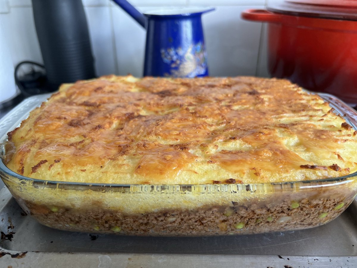 KayWierba's tweet image. Share a random photo taken in your home 

#photo #home #dinner #cottagepie #food