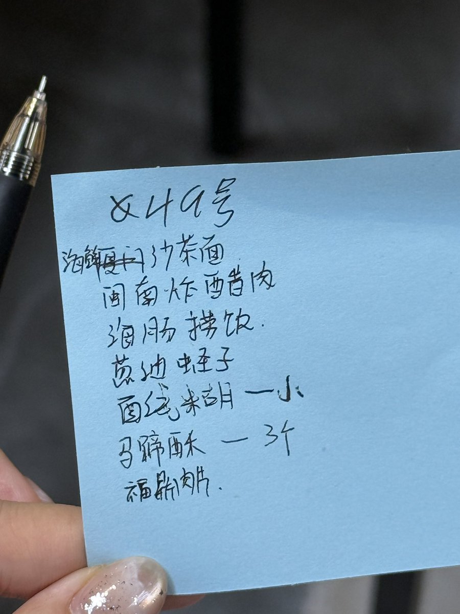 我的心裂成了缝你把它当成了b tweet media