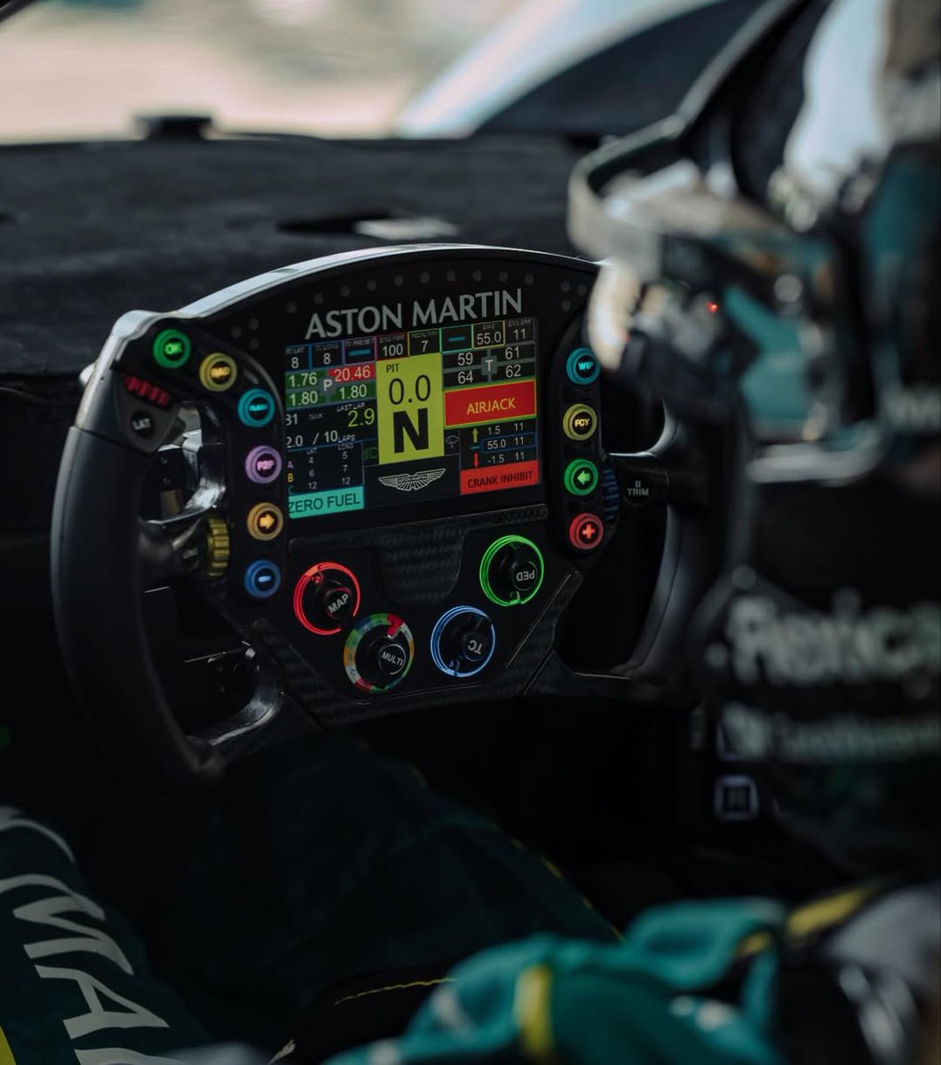 TearOffFR's tweet image. 📸 Fernando Alonso était présent sur le circuit Paul Ricard au volant de la Valkyrie LM 😍

💬 « Super journée, et toujours un plaisir de revivre les années des prototypes ! Une expérience incroyable et un son exceptionnel 🤩 »

(📸 @alo_oficial / #Hypercar)