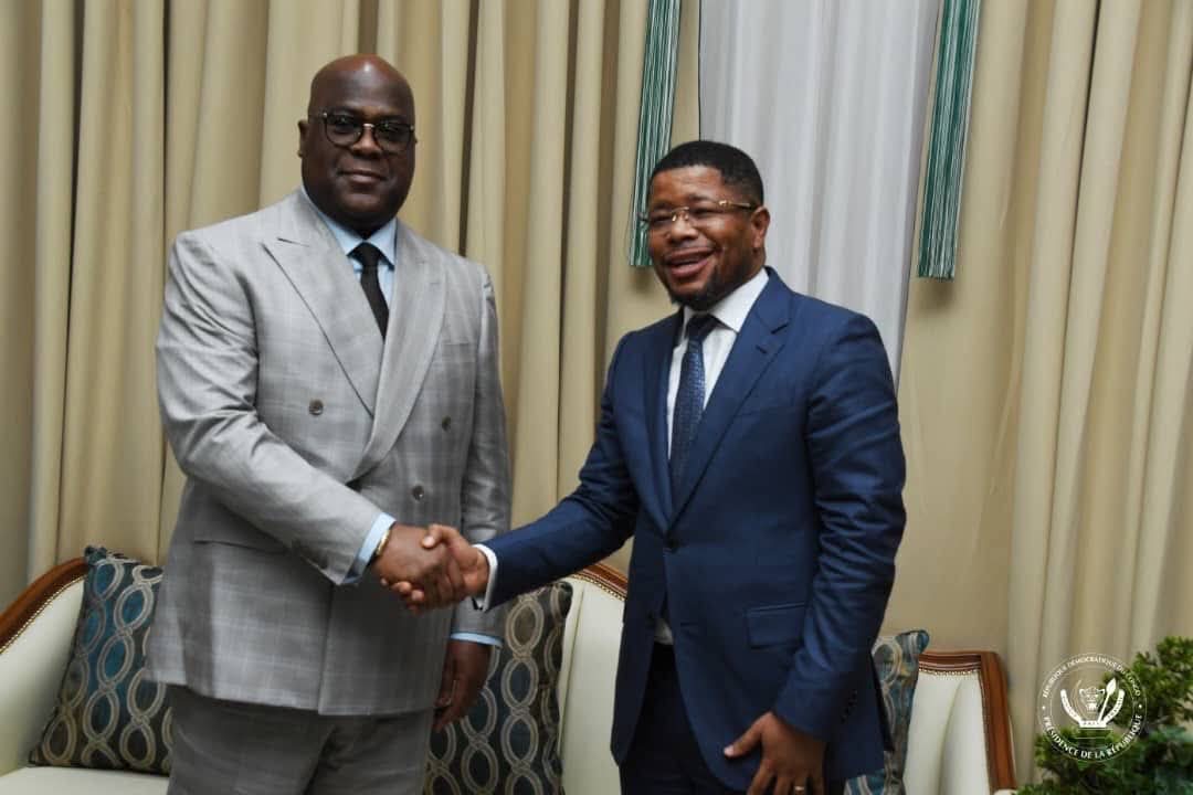 FMLarousse's tweet photo. #EXCLUSIF: Pour asseoir son projet #ButemboCopper destiné à exploiter le cuivre de #Bashu au Nord-#Kivu, une zone en proie à l'activisme #ADF, la société #Copper_Intelligence (côtée en bourse américaine) s'appuie sur un ancien de la #CIA et #Blackwater "Enrique #Prado" et un évangéliste "Jean Bosco #Kanku Kalumbu".
Le 13 avril dernier à New-York, Copper Intelligence a annoncé des ajouts à son conseil d'administration apprend-t-on de African Discovery Group (ancienne dénomination de Copper Intelligence).
● Enrique "Ric" #Prado est un spécialiste des opérations paramilitaires, antiterroristes et clandestines. Ric est un vétéran de vingt-quatre ans de la #CIA, où il a occupé six postes à l'étranger. Il était chef de station adjoint et propriétaire de la planche de la station originale de Ben Laden sous la direction de l'analyste principal Michael Scheuer, ainsi que chef de station dans un pays hostile. Ric a également été chef des opérations au Centre antiterroriste de la CIA (#CTC) lors des attentats du 11 septembre, où il a aidé à coordonner les activités d'opérations spéciales de la CIA/CTC avec le Conseil national de sécurité et le #FBI, ainsi qu'avec des représentants militaires américains d'élite de la Force #Delta et de l'équipe 6 #SEAL indique Copper Intelligence.
Prado a pris sa retraite en tant que Senior Intel Service-2, un équivalent de général-major au sein de la CIA. Il a reçu la Distinguished Career Intelligence Medal (la plus haute distinction décernée à un officier des opérations qui a pris sa retraite) et la médaille George #Bush pour l'excellence en lutte contre le terrorisme, entre autres. Les mémoires de Ric, "Black Ops : The Life of a CIA Shadow Warrior", sont une œuvre à succès.
● Jean Bosco Kanku Kalumbu est un leader multidimensionnel possédant une vaste expérience dans le leadership pastoral international, la diplomatie humanitaire, le lobbying stratégique et la gestion exécutive dans le secteur minier en République démocratique du Congo.
"Jean Bosco Kanku Kalumbu a récemment occupé le poste de fondateur et pasteur principal de l"église La #Source du Salut, à #Bruxelles, ainsi que celui d'ambassadeur humanitaire de la #RDC, représentant les priorités humanitaires des zones rurales auprès des institutions nationales et internationales, supervisant des programmes clés tels que le développement agropastoral, l'installation de puits d'eau potable et des initiatives pour l'emploi des jeunes" lit-on dans ce document.
Mes recherches sur internet indiquent que Jean Bosco #Kanku Kalumbu est marié à Sandra #Mbuyi, chanteuse gospel en vogue en République démocratique du Congo.