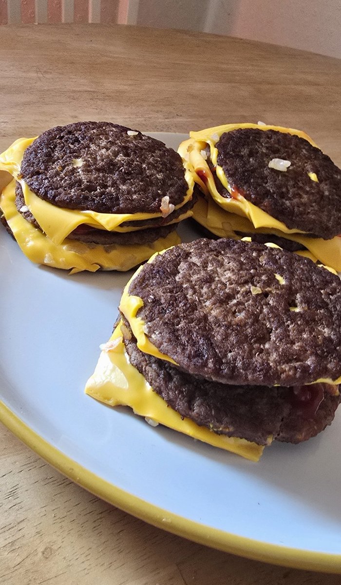 Sama Hoole tweet media