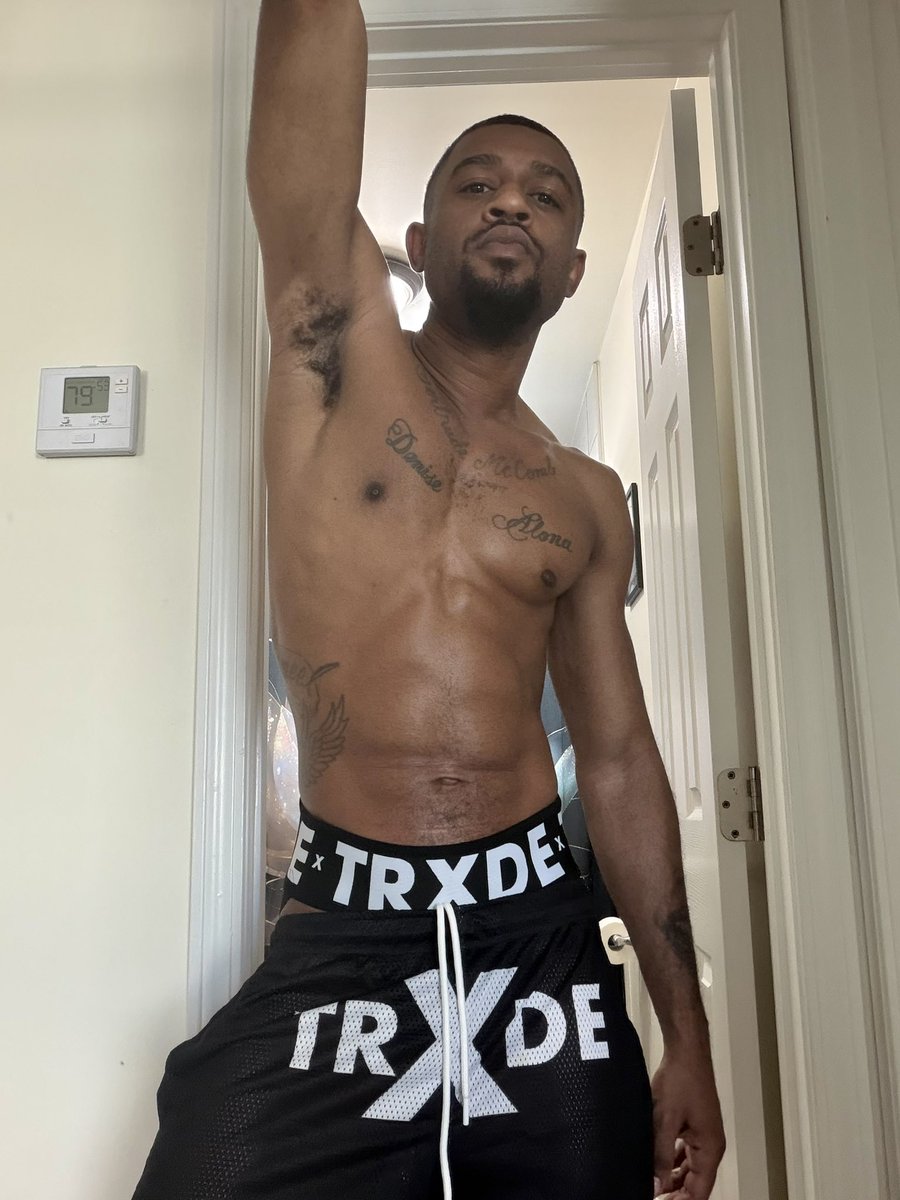 PoetPushDatPen's tweet photo. Home Work outs keep me 🔥 
@trxdeapparel keeps me comfy while I’m doing it! 

GET %15 OFF WITH MY CODE:JAMO15
@trxdeapparel
#trxdeapparel #trxde #trxdefit https://t.co/EA1eXxYaZc