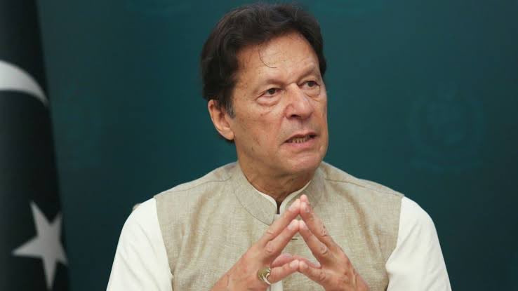 SkepticScope's tweet photo. @TruthTrumpPost These are looters, occupiers. The real ruler of the 250 million people in Pakistan, is Imran Khan, whom this army chief has imprisoned at the behest of the CIA and Mossad. https://t.co/Np764ocaJR