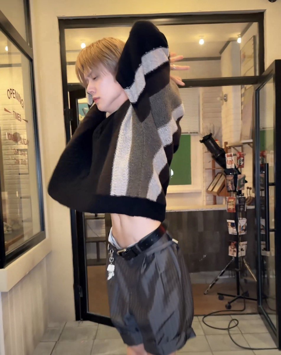 taehyunqueef's tweet photo. we almost got bush on main ong 😭😭😭 https://t.co/a3EPumV3fS