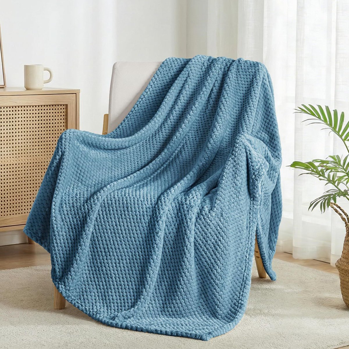 OtterDeals's tweet image. 🛋️ 57% Off Exclusivo Mezcla Extra Large Fleece Throw Blanket — Only $9.99!
Super soft, oversized, and under $10. Couch essential at a crazy price.
🔗 buff.ly/LqeRWXY
#OtterDeals #ThrowBlanket #CozyHome #HomeDeals #Deals #OnlineShopping #Sale #BlanketSeason #HomeStyling