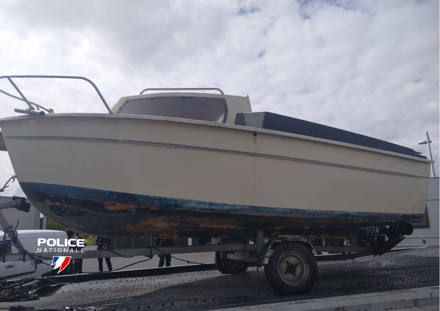 PoliceNat44's tweet image. #ContreLesVols | Hier, nos policiers de la compagnie d’intervention ont effectué une patrouille dans un campement de caravanes à #Nantes. Ils ont découvert un bateau ainsi qu’une caravane déclarés volés. Ces derniers ont été immédiatement transportés dans un garage.