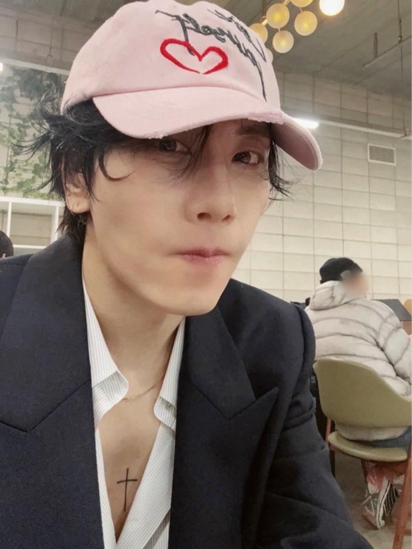 tree_culone's tweet photo. 무굡니다만 저타투가 너무매력적임 잘어울리니께 가리지말고 계속드러내주면좋겠어 https://t.co/5uoThk9tdh