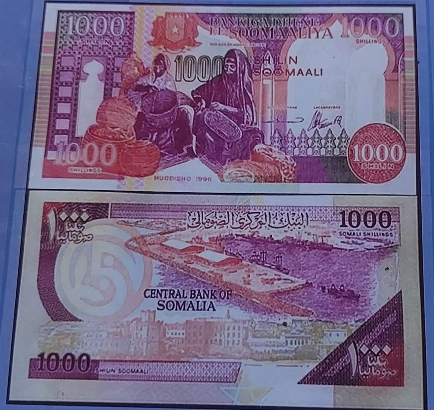 Cmmsmali's tweet photo. When citizens abandon the Somali Shilling for the United States Dollar, it signals a crisis of trust in both currency and institutions.

Dollarization may stabilize in the short term, but it weakens sovereignty and increases external dependency. https://t.co/Z6U0TPxhk3