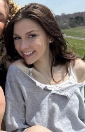 LStark711's tweet photo. My mini me. She’s the best thing that ever happened to me. Congratulations to this kid, Graduating on May 16th from Denison University in Granville, Ohio. I’ve missed her so much but the sacrifice was worth it. https://t.co/esG0LLqxSi