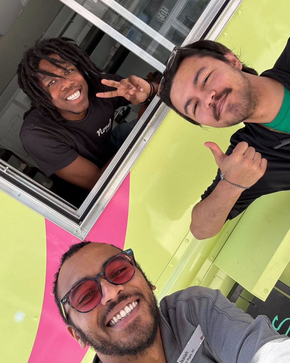 BeMobileInc's tweet image. Shoutout to Novel Ice Cream for stopping by our Buckeye store and helping us treat our customers! 🍦 Great vibes, and even better ice cream.😋

#BuckeyeAZ #CustomerAppreciation #SweetTreats