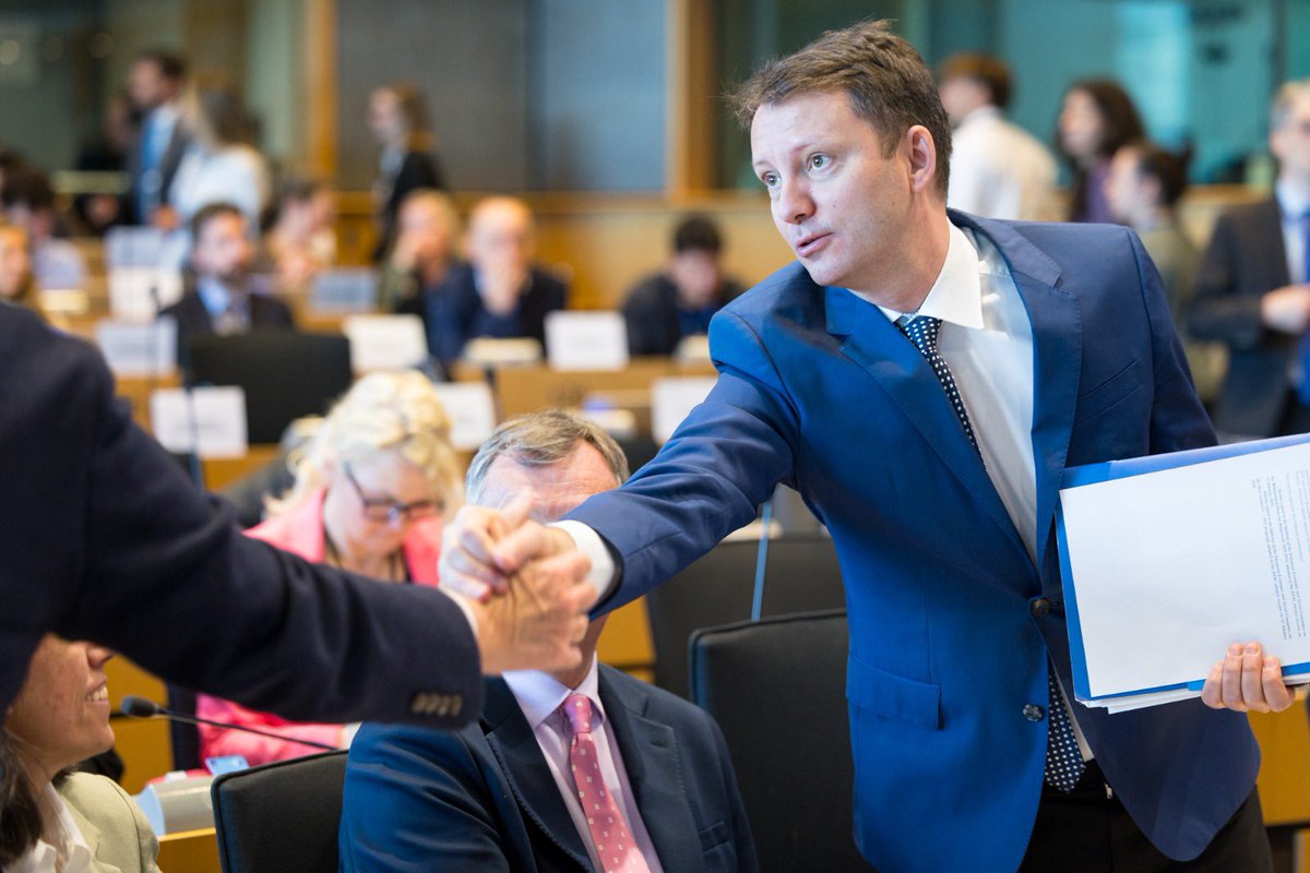 GabrielMatoA's tweet photo. La Comisión de Presupuestos del @Europarl_EN respalda el #POSEI para el MFP 2028–2034 ✅

Hemos logrado la inclusión del POSEI con nombre y apellidos y una financiación propia, diferenciada y reforzada (+60%: 7.330M€).

Una buena noticia para Canarias 🇮🇨, nuestro sector primario y el futuro de las RUP. 🌱

Gracias a mis compañeros @SMuresan e @IsabelBenjumea por el trabajo y el apoyo.