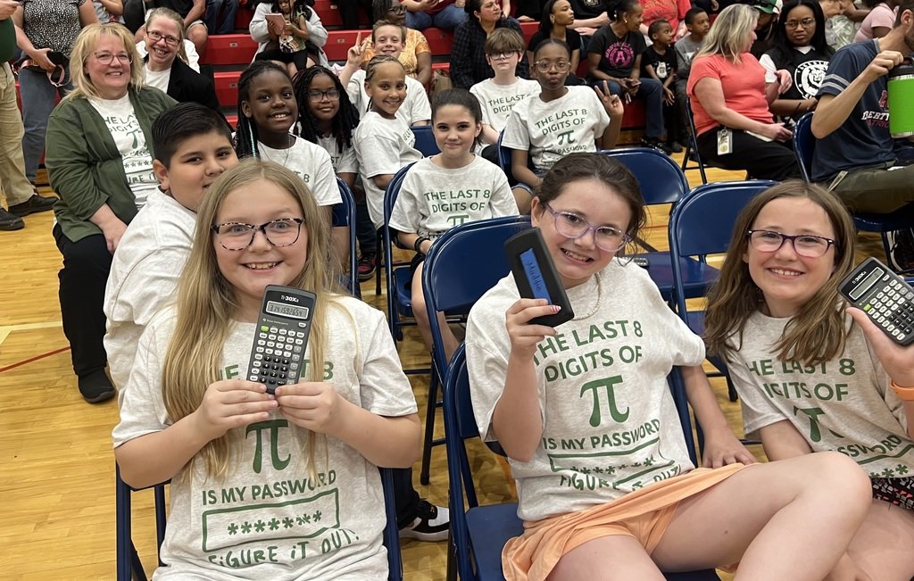 LowellElementa1's tweet image. Hats off to our 4th Grade Math Bowl Team on their 1st place finish at the Indiana Academic Math Bowl! So proud of their hard work! They were AMAZING! Thank you Mrs. Vogel &amp;amp; Mrs. Sheets for coaching &amp;amp;  Ms. Westerfield for proctoring! Congrats on the win!! #WeAreLowell #WarrenWill