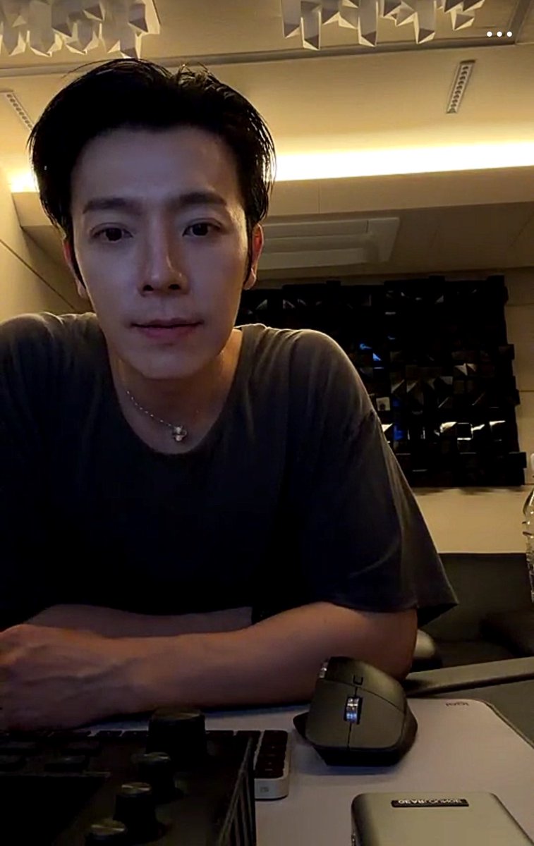 𝙳𝙷:𝙴𝙷 tweet media