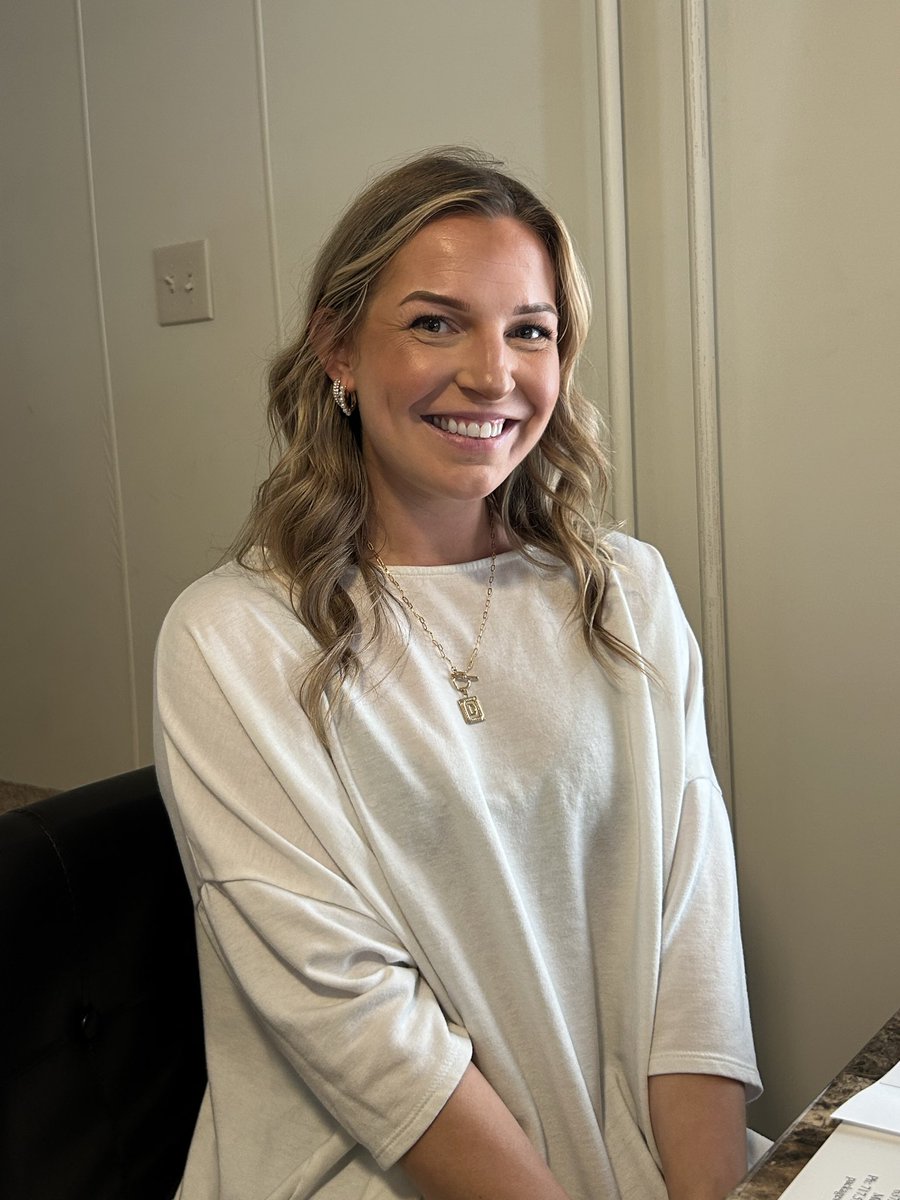 KaneSmeltz's tweet image. It #SmilingTime again. Today in Frackville, Dominique became a homeowner! #KaneMortgage for the #OIS.