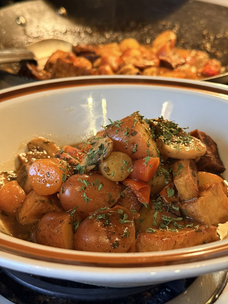 DMorneau's tweet photo. Wok aux tofus indo-mauricien thaï. Pukka veggie très Satvic. Bon appétit . 😉👍😇✨. #vegan #végane 
#végétalien https://t.co/8jAz9OPfV3