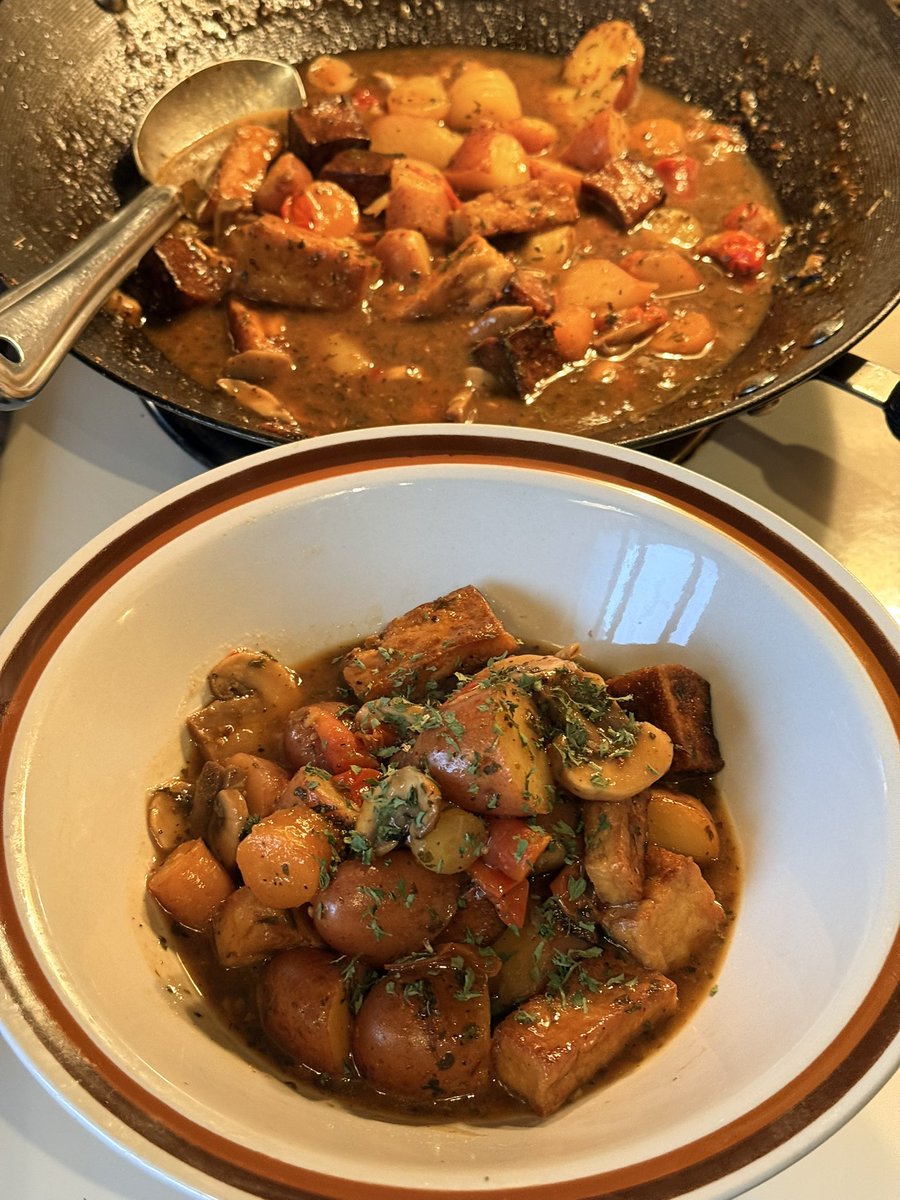 DMorneau's tweet photo. Wok aux tofus indo-mauricien thaï. Pukka veggie très Satvic. Bon appétit . 😉👍😇✨. #vegan #végane 
#végétalien https://t.co/8jAz9OPfV3