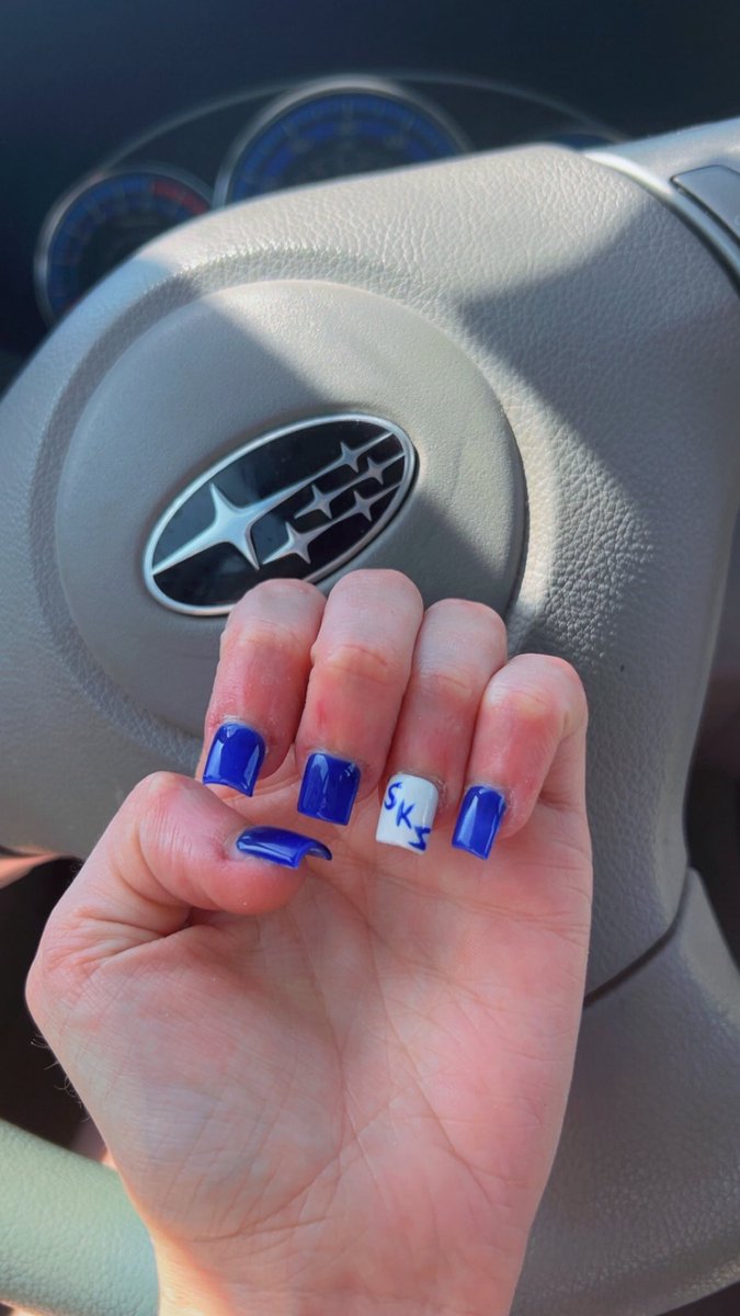 Jisungwishes's tweet image. 👀SKZ IS 8 #newnails 💜